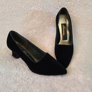 Notorious Black Felt Pumps